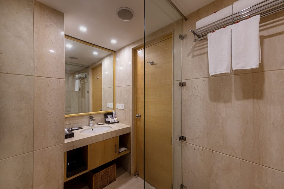 Connect Room | Bathroom | Rainfall showerhead, free toiletries, hair dryer, towels