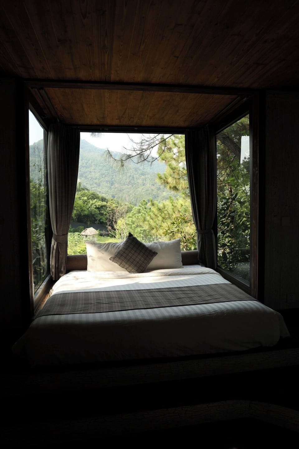 Deluxe Bungalow | Minibar, in-room safe, desk, blackout drapes