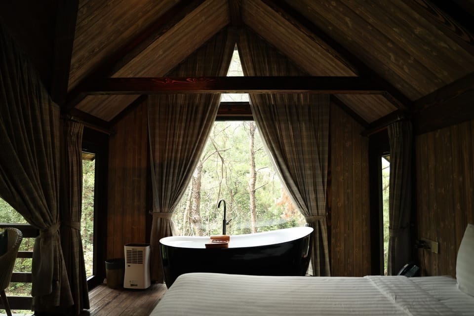 Superior Double Room | Minibar, in-room safe, desk, blackout drapes
