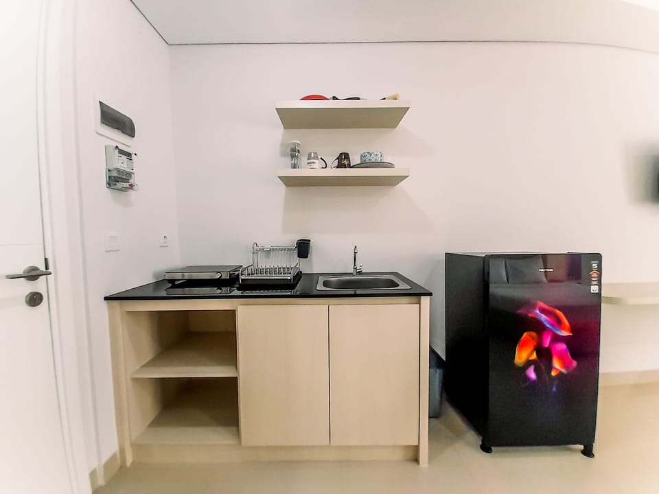 Studio | Private kitchen | Fridge, stovetop, cookware/dishes/utensils