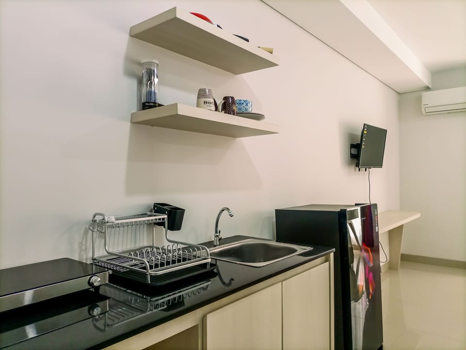 Studio | Private kitchen | Fridge, stovetop, cookware/dishes/utensils