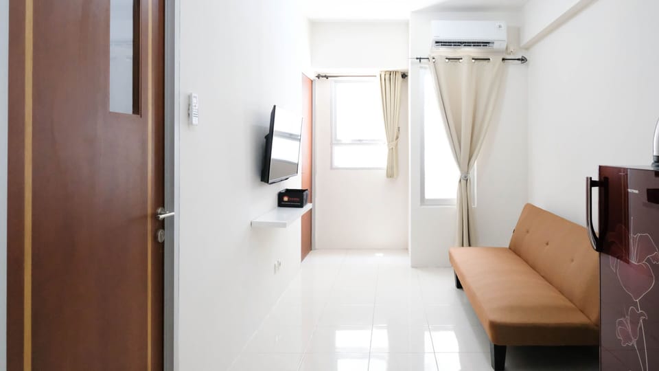 Apartment, 2 Bedrooms | Living area | TV