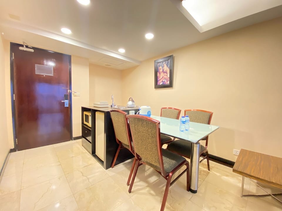 Apartment, 2 Bedrooms | In-room dining
