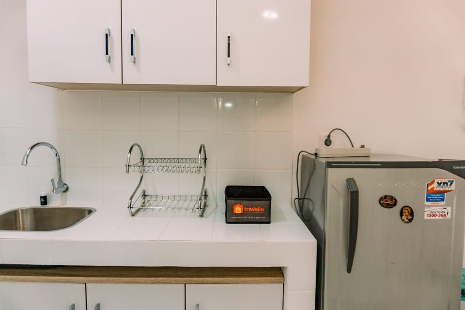 Standard Studio, 1 Queen Bed | Private kitchen