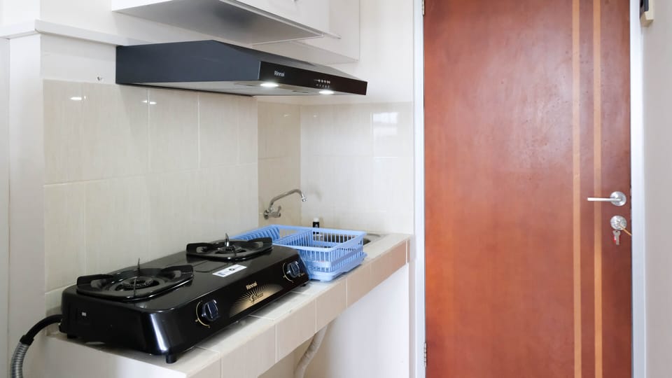 Studio | Private kitchen | Fridge, stovetop, cookware/dishes/utensils