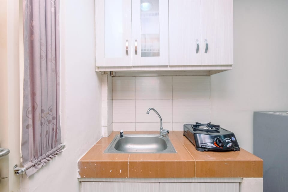 Studio | Private kitchen | Fridge, stovetop, cookware/dishes/utensils