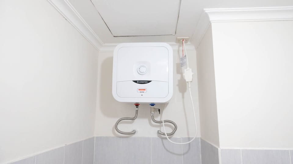 Apartment, 2 Bedrooms | Bathroom | Shower, free toiletries, soap, shampoo