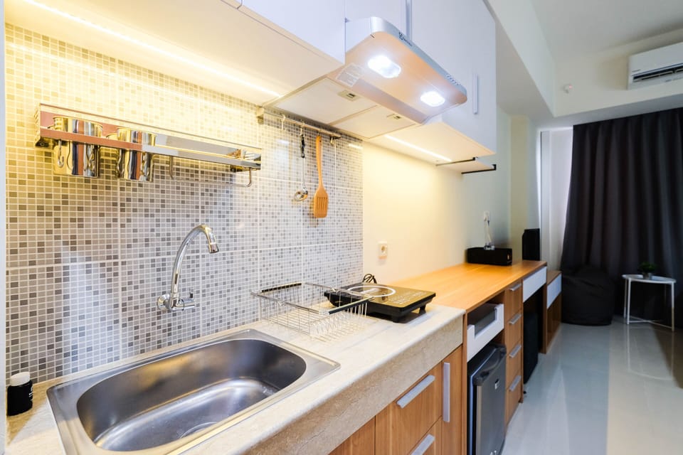 Studio | Private kitchen | Fridge, stovetop, cookware/dishes/utensils