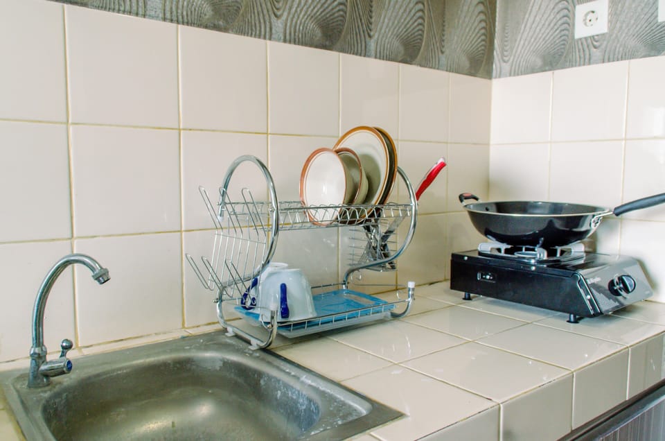 Studio | Private kitchen | Fridge, stovetop, cookware/dishes/utensils