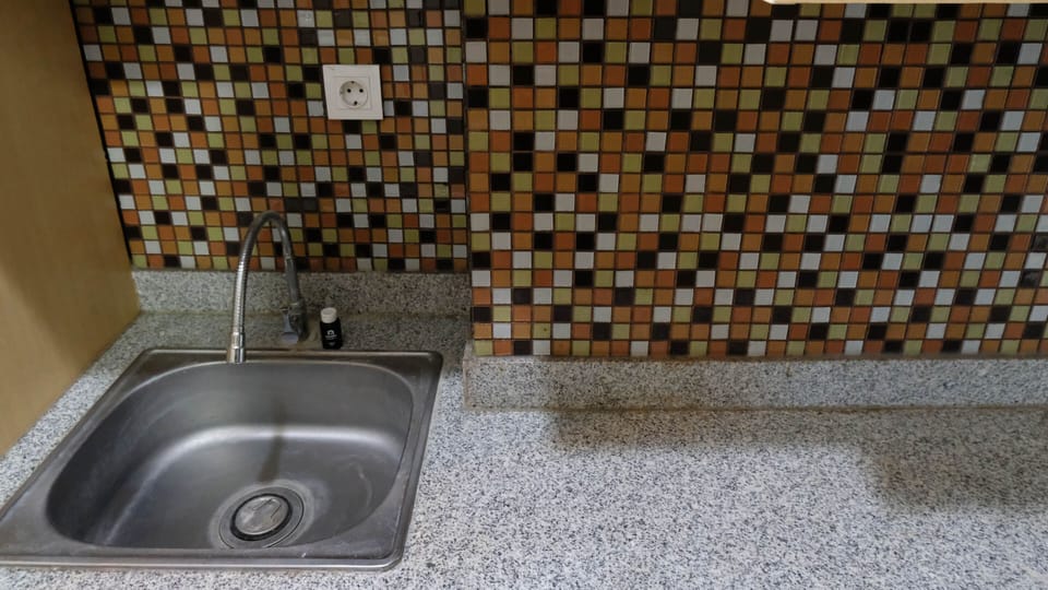 Studio | Private kitchen | Fridge, stovetop, cookware/dishes/utensils