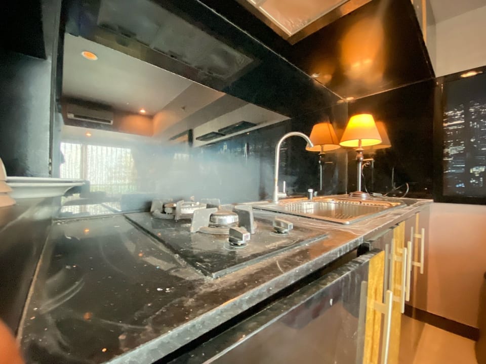 Studio | Private kitchen | Fridge, stovetop, cookware/dishes/utensils