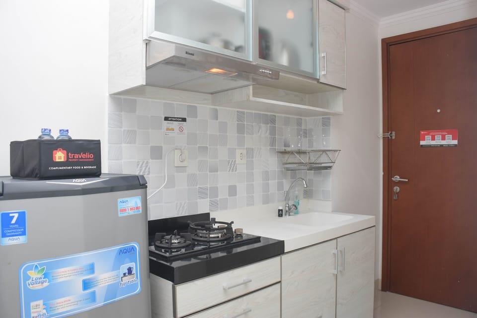 Studio | Private kitchen | Fridge, stovetop, cookware/dishes/utensils