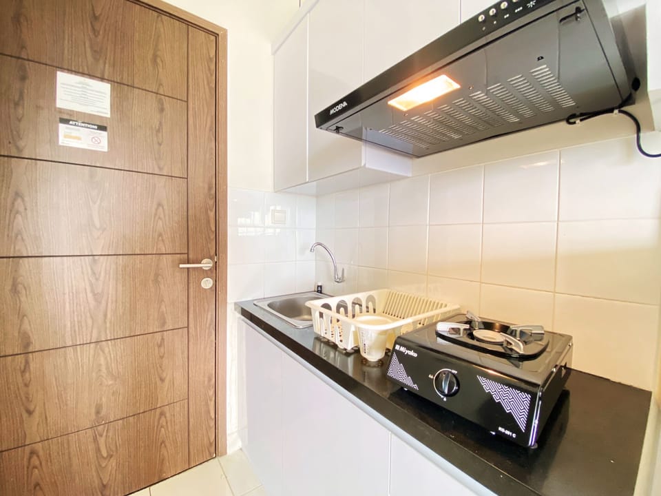 Studio | Private kitchen | Fridge, stovetop, cookware/dishes/utensils