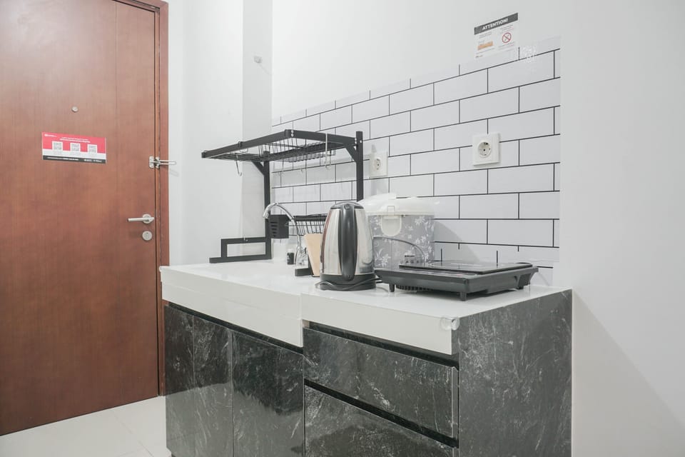 Studio | Private kitchen | Fridge, stovetop, cookware/dishes/utensils
