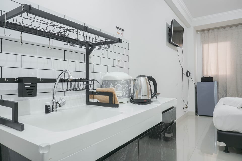 Studio | Private kitchen | Fridge, stovetop, cookware/dishes/utensils