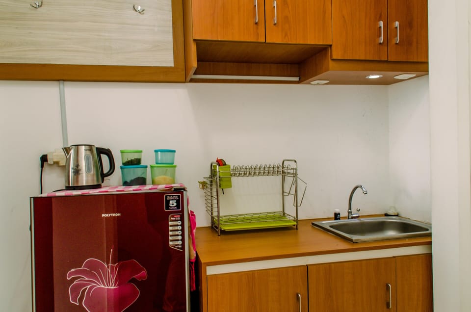 Studio | Private kitchen | Fridge, stovetop, cookware/dishes/utensils