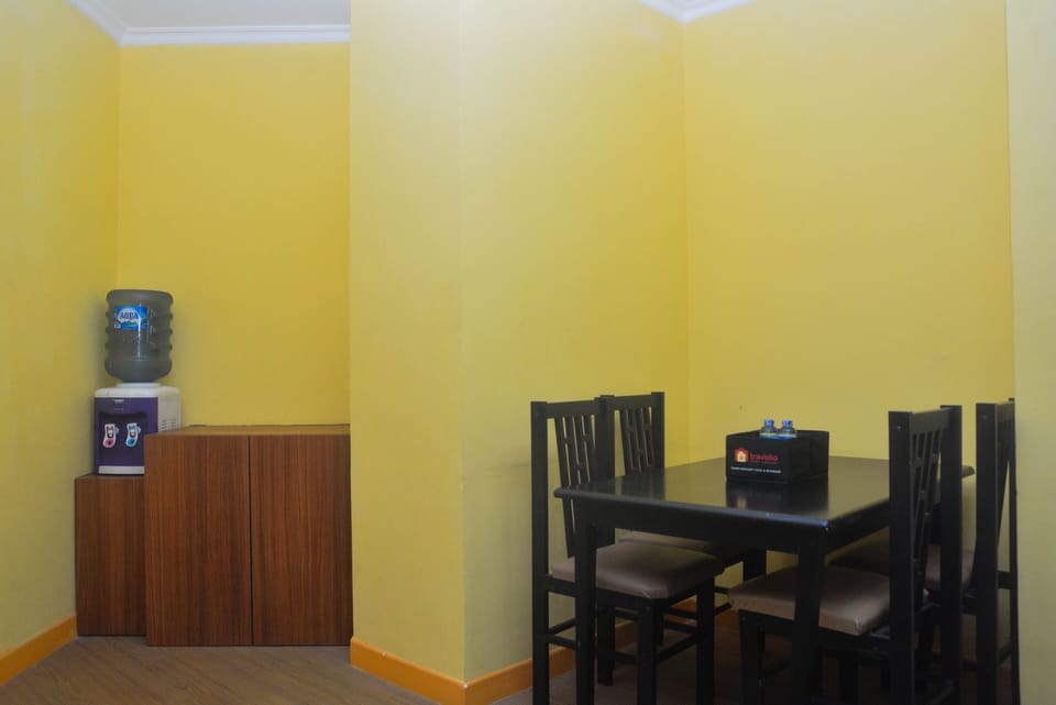 Apartment, 2 Bedrooms | In-room dining