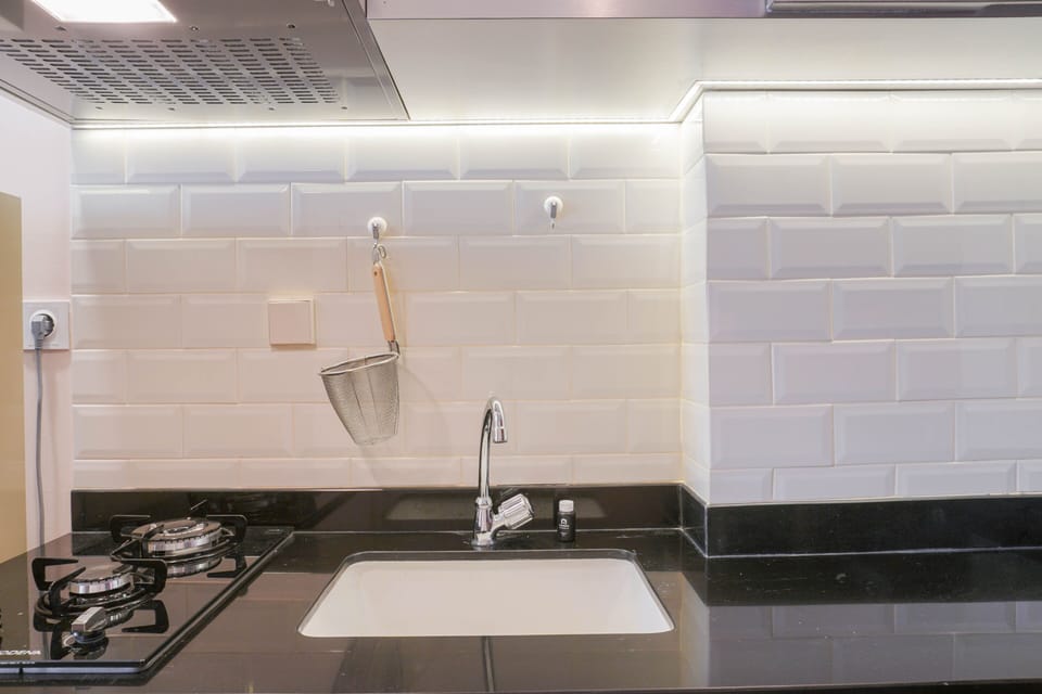 Studio | Private kitchen | Fridge, stovetop, cookware/dishes/utensils