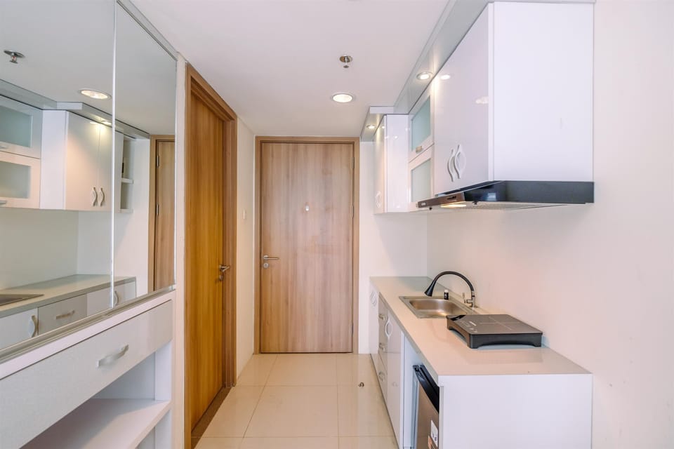 Studio | Private kitchen | Fridge, stovetop, cookware/dishes/utensils
