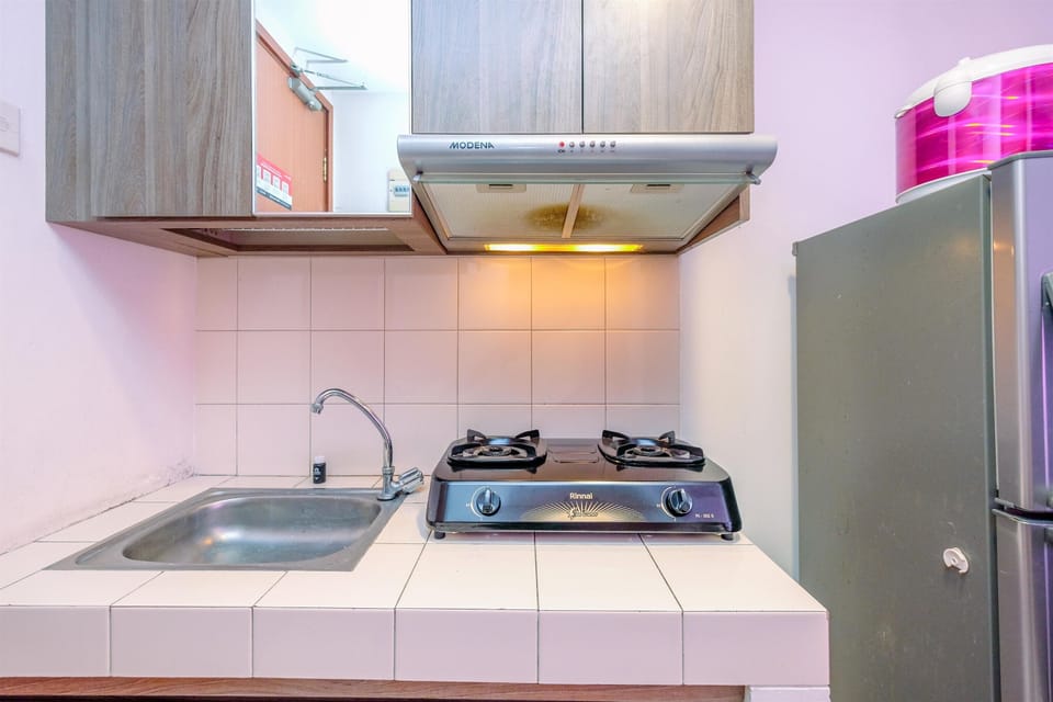 Studio | Private kitchen | Fridge, stovetop, cookware/dishes/utensils