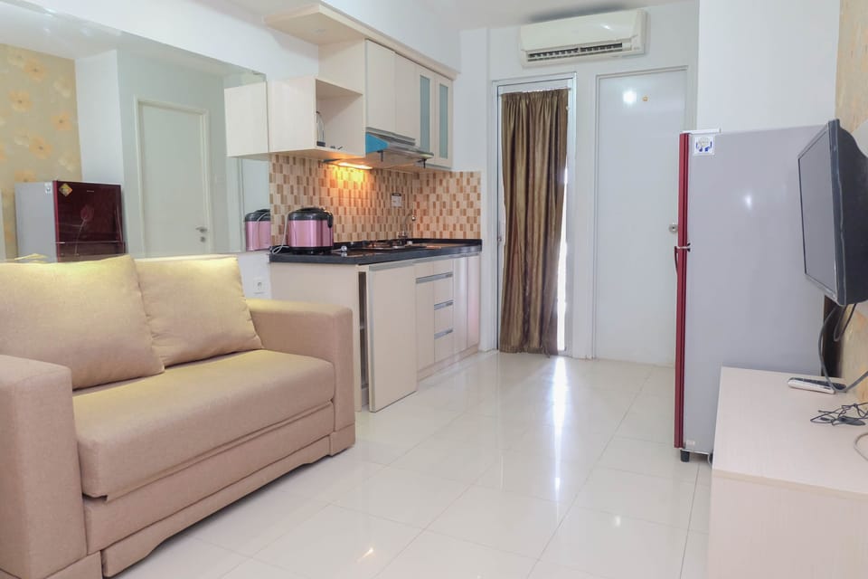 Apartment, 2 Bedrooms | Living area | TV