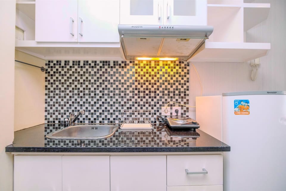 Studio | Private kitchen | Fridge, stovetop, cookware/dishes/utensils