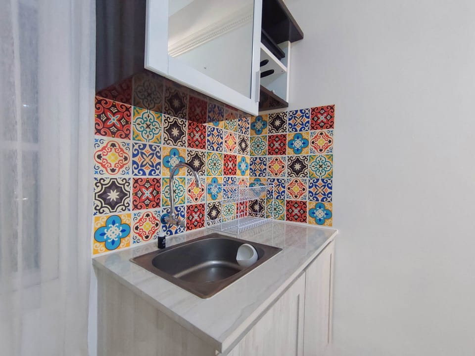 Studio | Private kitchen | Fridge, stovetop, cookware/dishes/utensils
