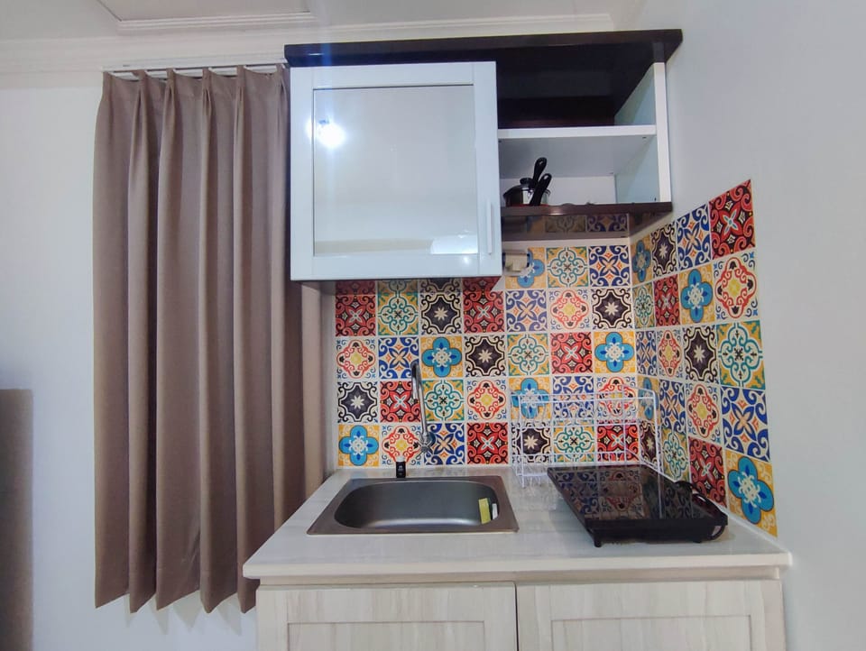 Studio | Private kitchen | Fridge, stovetop, cookware/dishes/utensils