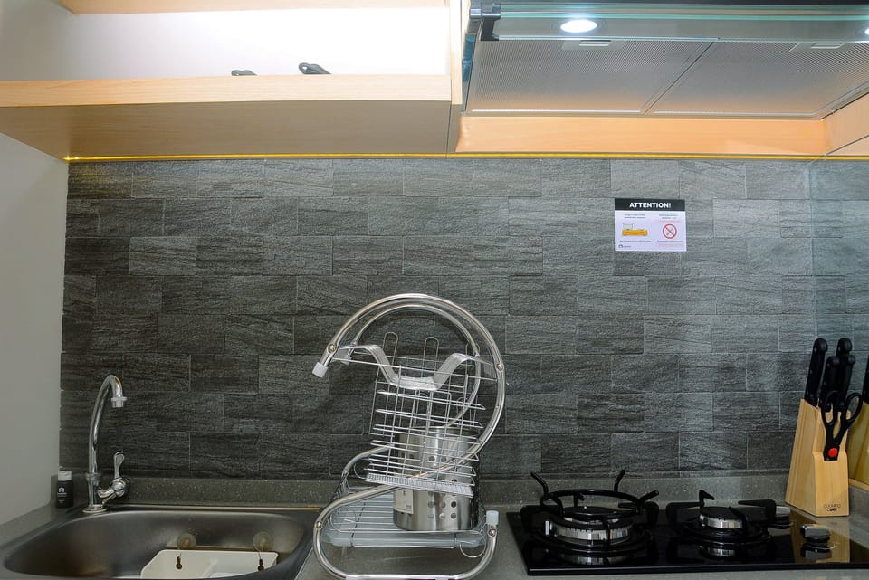 Studio | Private kitchen | Fridge, stovetop, cookware/dishes/utensils