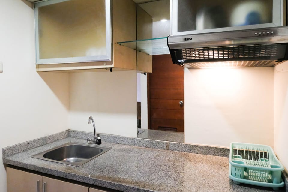 Studio | Private kitchen | Fridge, stovetop, cookware/dishes/utensils