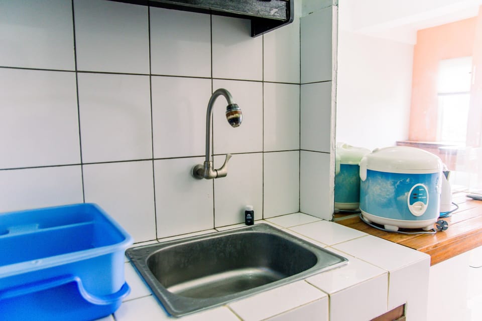 Studio | Private kitchen | Fridge, stovetop, cookware/dishes/utensils
