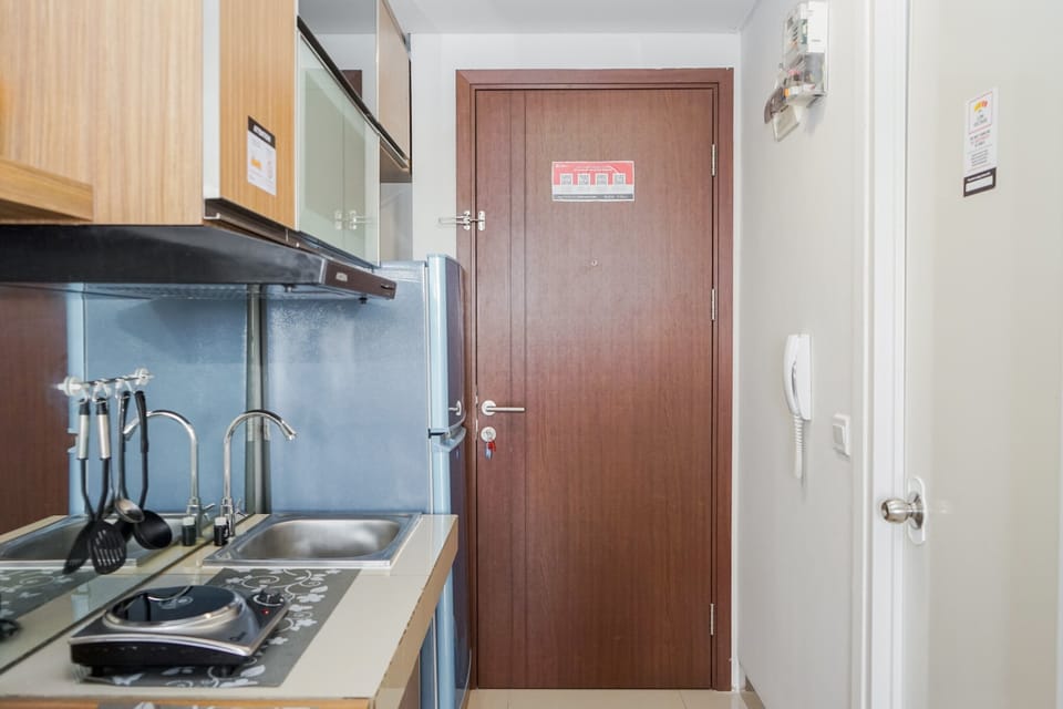 Studio | Private kitchen | Fridge, stovetop, cookware/dishes/utensils