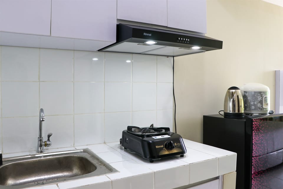Studio | Private kitchen | Fridge, stovetop, cookware/dishes/utensils