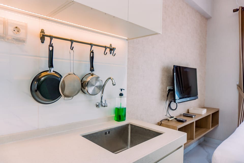 Studio | Private kitchen | Fridge, stovetop, cookware/dishes/utensils