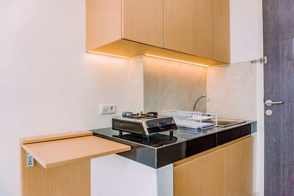 Studio | Private kitchen | Fridge, stovetop, electric kettle, cookware/dishes/utensils