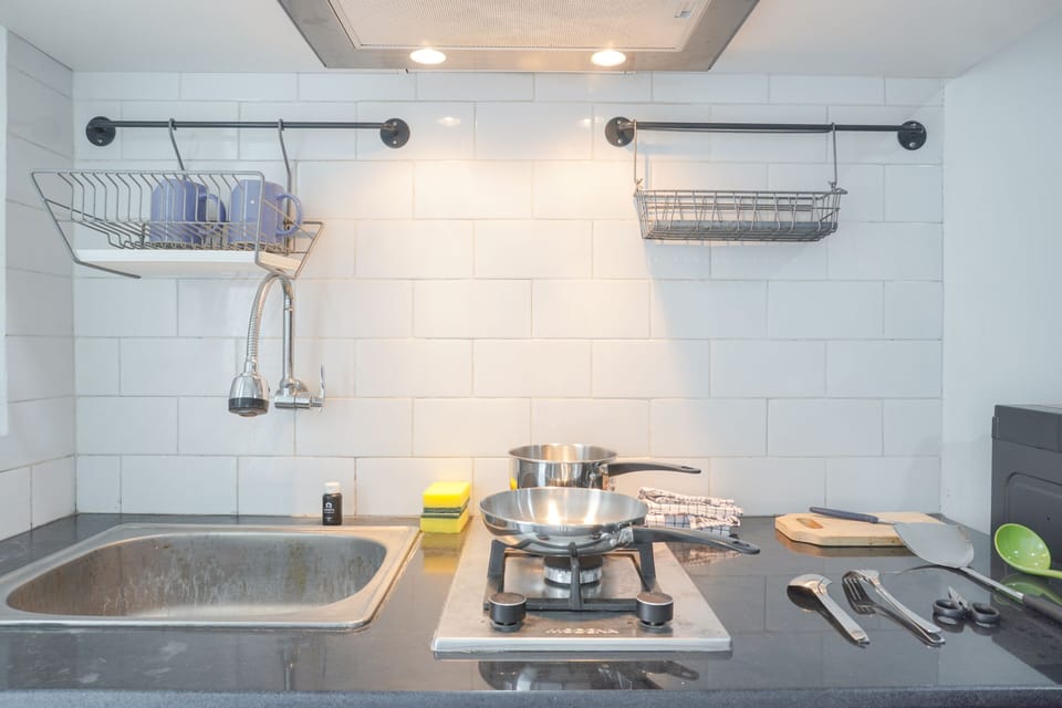Apartment, 1 Bedroom | Private kitchen | Fridge, stovetop, electric kettle, cookware/dishes/utensils