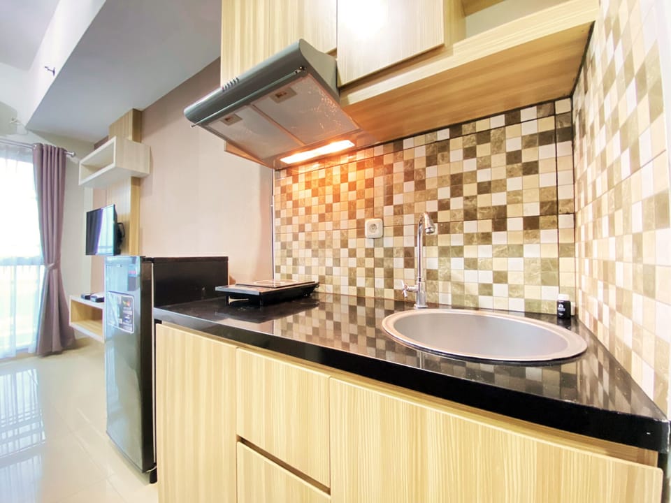 Studio | Private kitchen | Fridge, stovetop, cookware/dishes/utensils