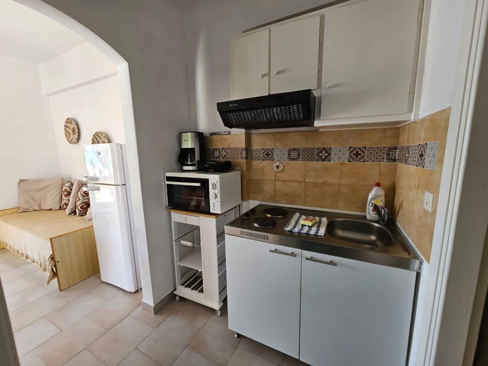 Apartment, 1 Bedroom, Smoking, Balcony | Private kitchen | Coffee/tea maker