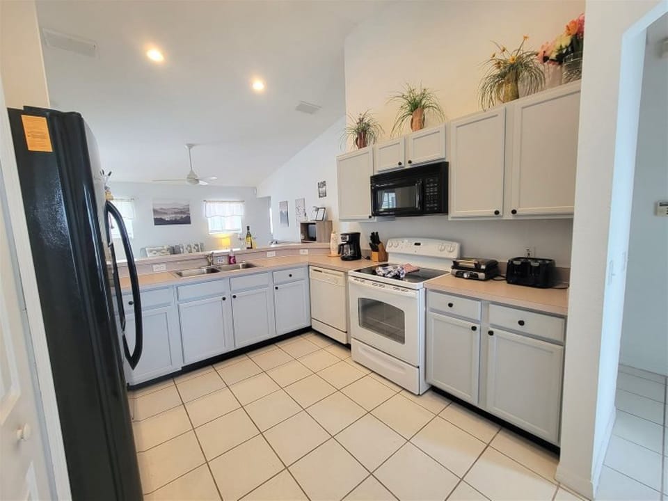 Villa, 5 Bedrooms, Private Pool, Garden View | Private kitchen
