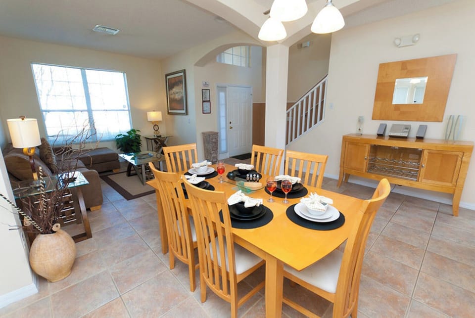Villa, 4 Bedrooms, Private Pool, Garden View | Dining room