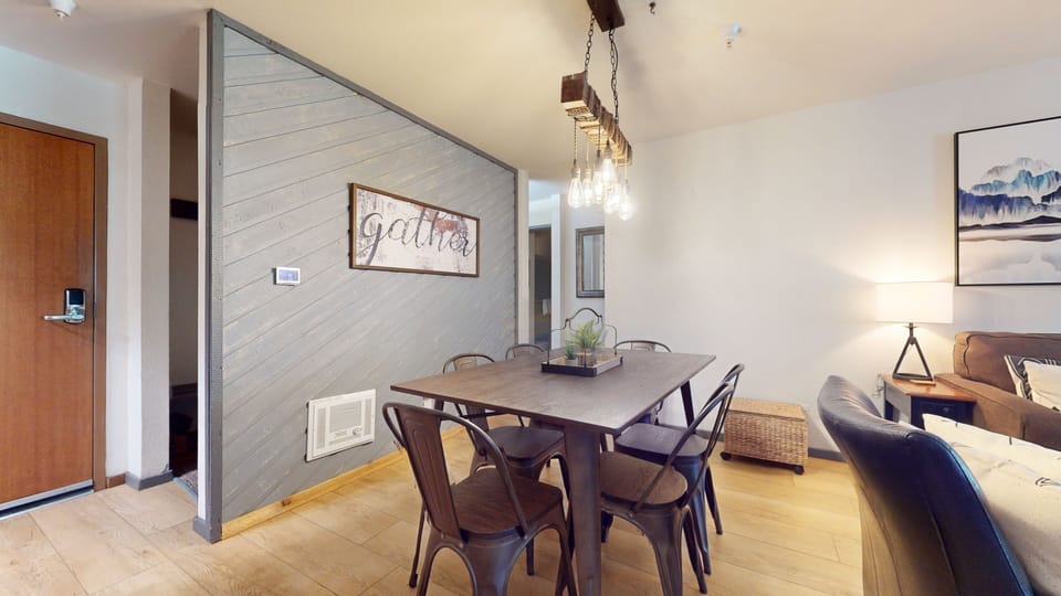 Condo, 2 Bedrooms | Dining