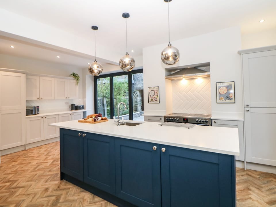 Fridge, dishwasher, electric kettle, toaster