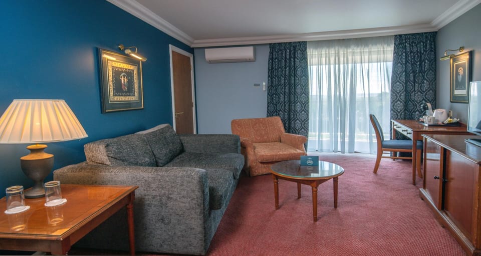 Suite, 1 King Bed, Non Smoking | Desk, iron/ironing board, free WiFi, bed sheets