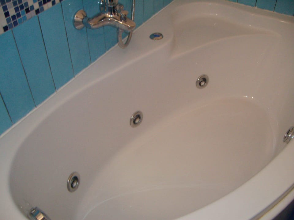 Standard Quadruple Room | Jetted tub