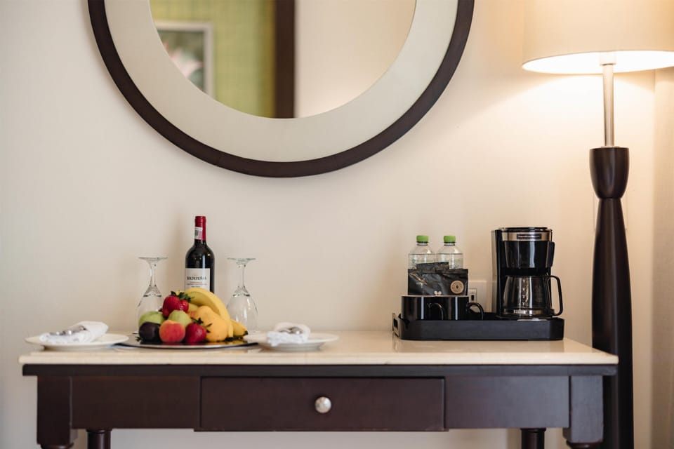 1 bedroom, premium bedding, down comforters, free minibar