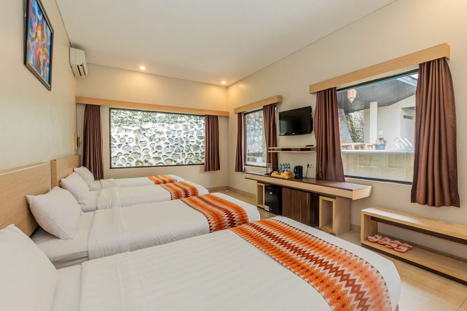 Family Room | Premium bedding, desk, free WiFi