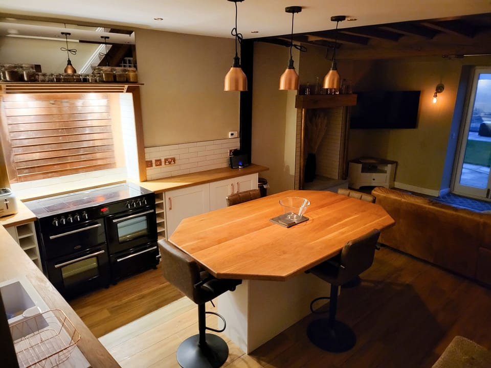 Cottage | Dining