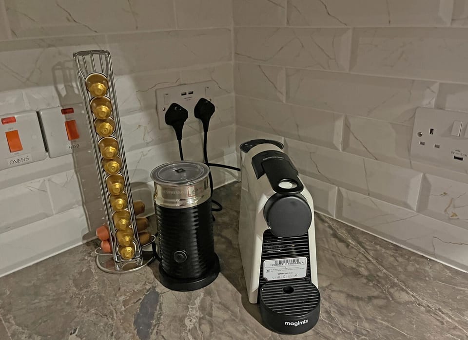 Coffee/tea maker, electric kettle