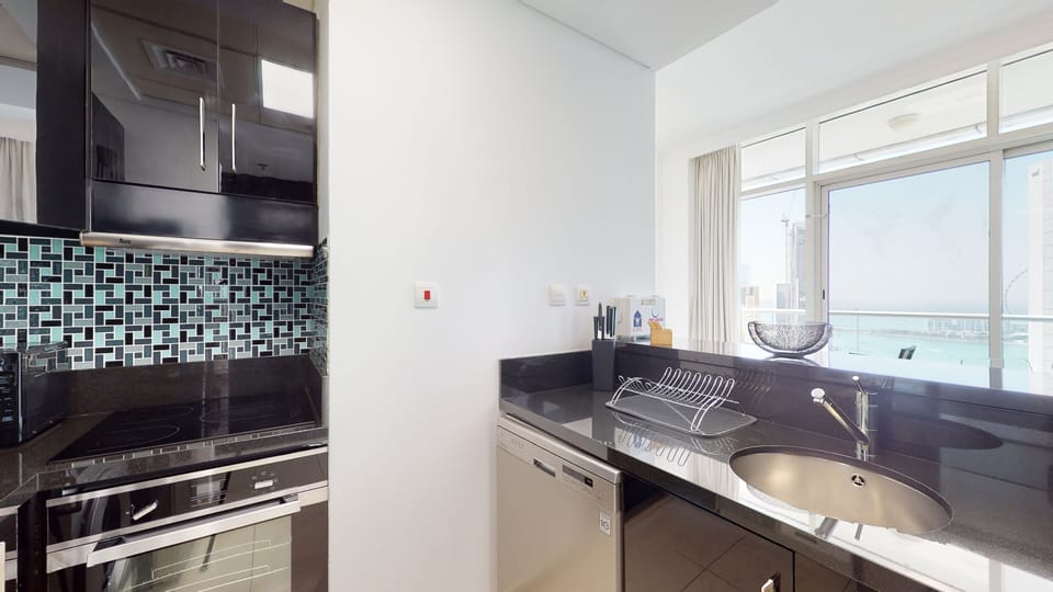 Exclusive Apartment | Private kitchen | Fridge, microwave, oven, stovetop