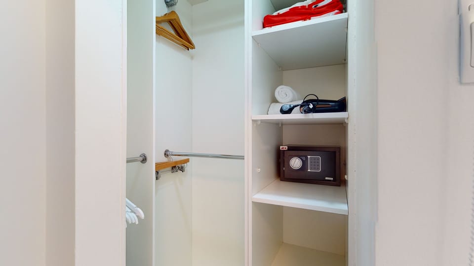 Exclusive Apartment | Wardrobe
